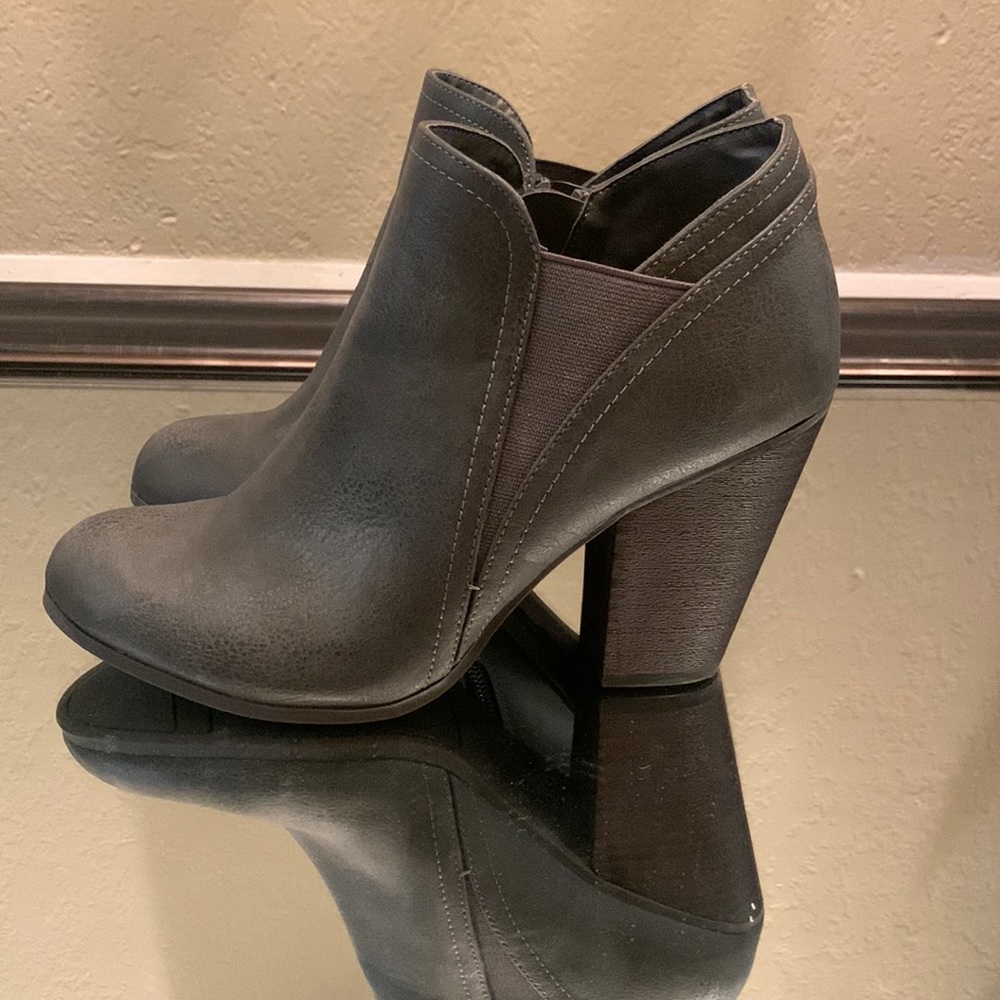 Gray womens  bootie